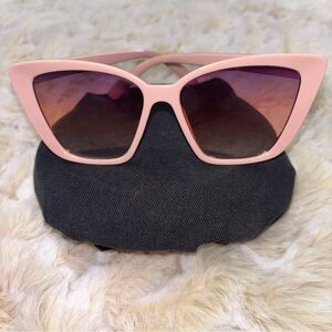 Oversized Pink Cat-Eye Sunglasses with Gradient Lenses - That’s Hawt